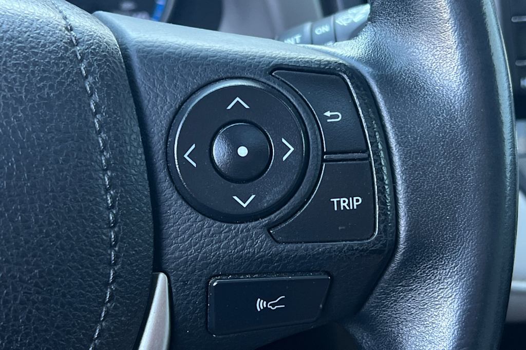 Thumbnail: 2018 Toyota RAV4 - 30