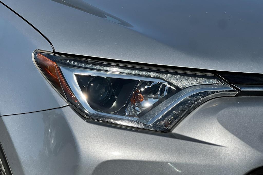 Thumbnail: 2018 Toyota RAV4 - 34