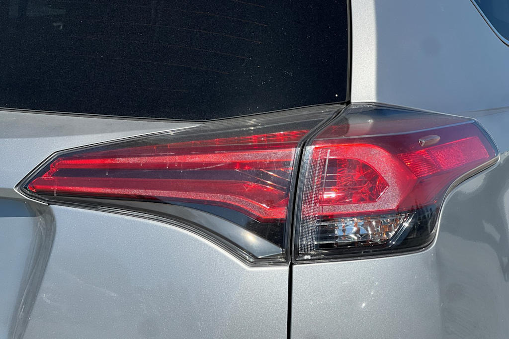 Thumbnail: 2018 Toyota RAV4 - 35
