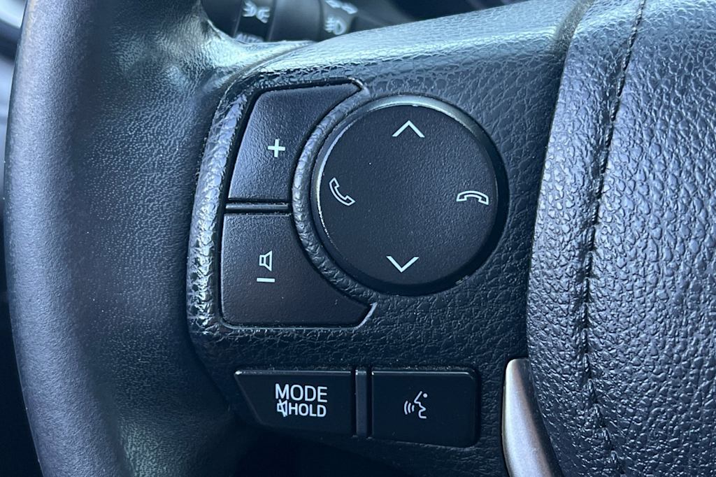 Thumbnail: 2018 Toyota RAV4 - 31
