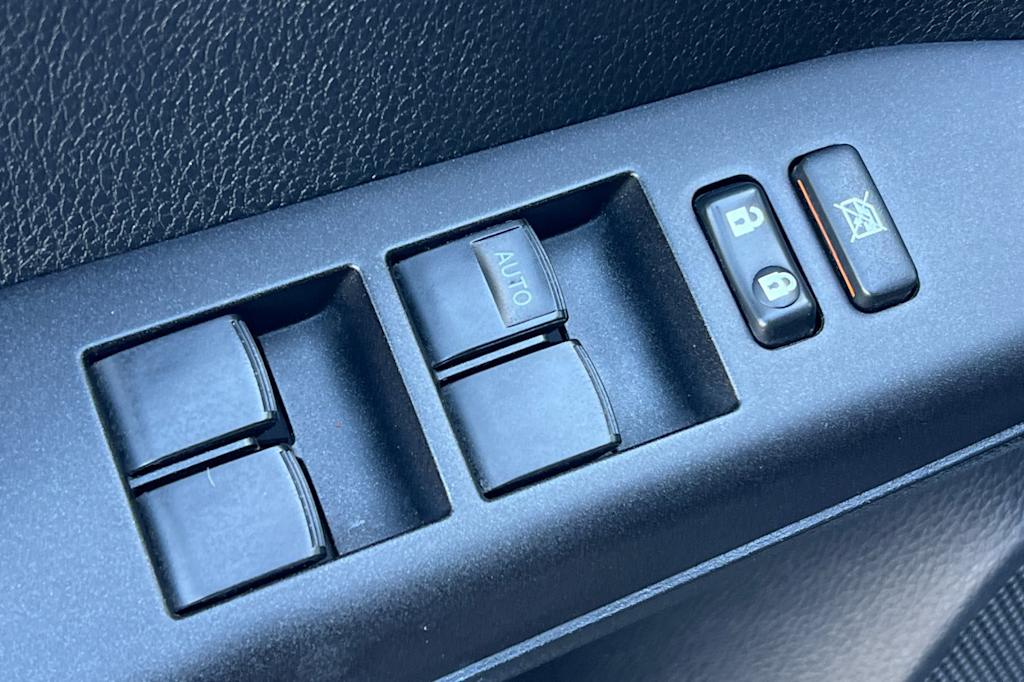 Thumbnail: 2018 Toyota RAV4 - 24