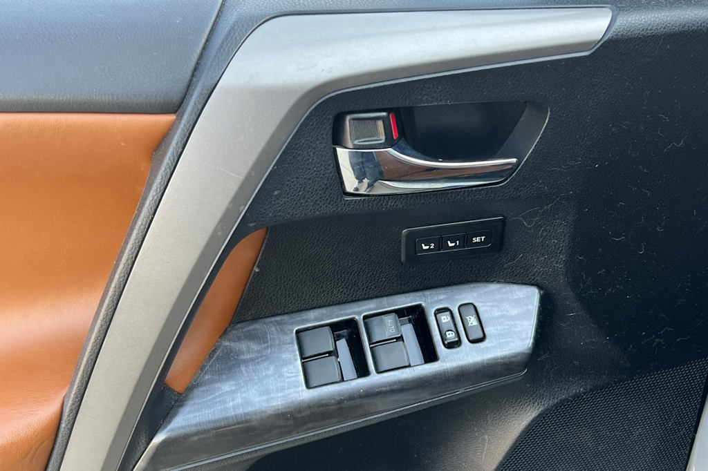 Thumbnail: 2017 Toyota RAV4 - 23