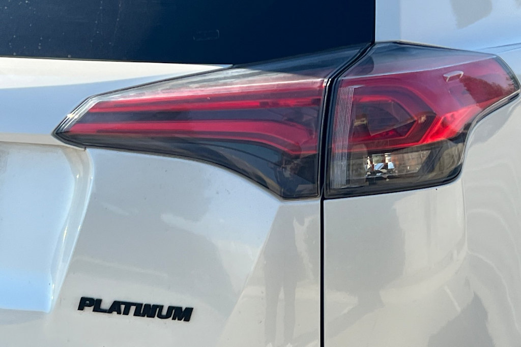 Thumbnail: 2017 Toyota RAV4 - 22