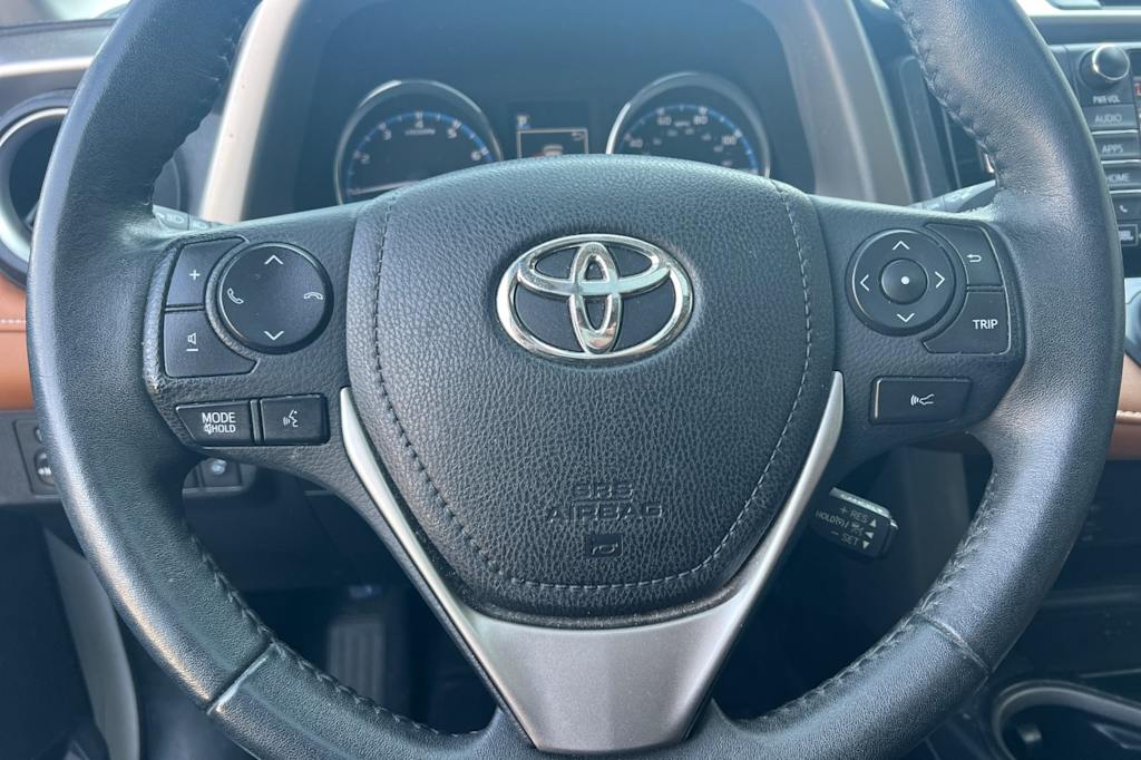 Thumbnail: 2017 Toyota RAV4 - 30