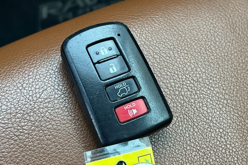 Thumbnail: 2017 Toyota RAV4 - 17