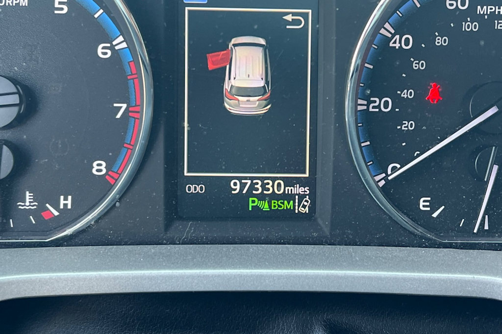 Thumbnail: 2017 Toyota RAV4 - 31