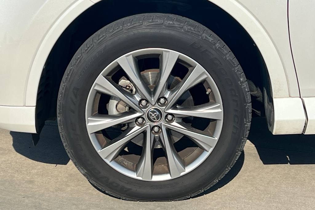 Thumbnail: 2017 Toyota RAV4 - 8