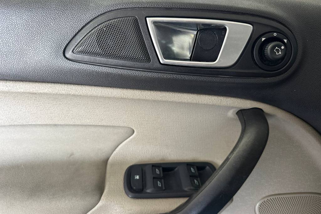 Thumbnail: 2015 Ford Fiesta - 21
