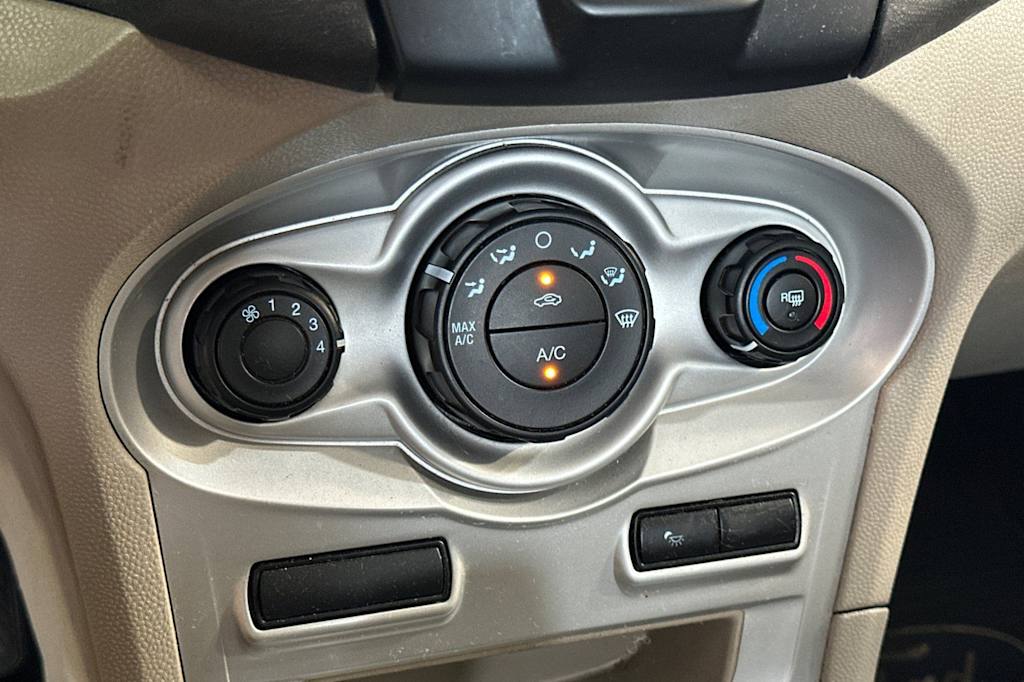 Thumbnail: 2015 Ford Fiesta - 22
