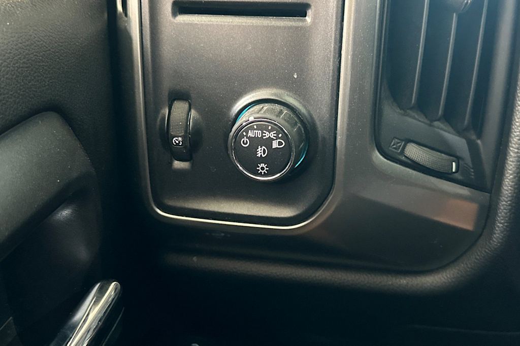 Thumbnail: 2015 Chevrolet Silverado 1500 - 31