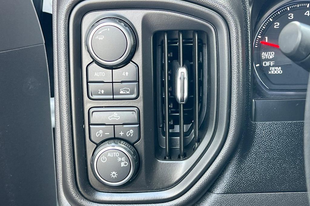 Thumbnail: 2021 Chevrolet Silverado 1500 - 32