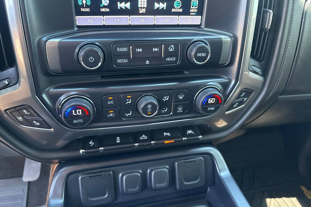 Thumbnail: 2016 Chevrolet Silverado 1500 - 24