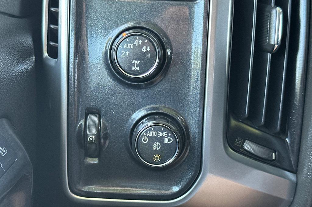 Thumbnail: 2016 Chevrolet Silverado 1500 - 32