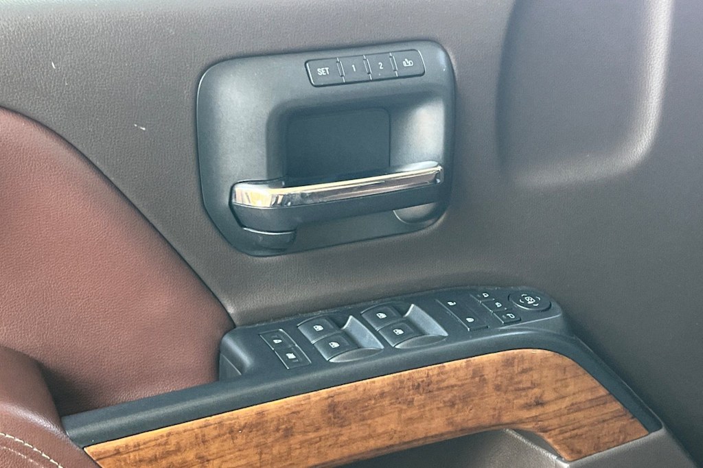 Thumbnail: 2015 Chevrolet Silverado 1500 - 21