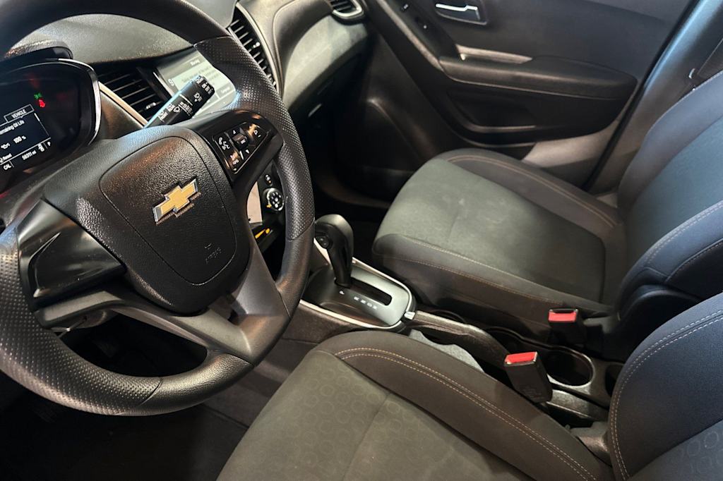 Thumbnail: 2017 Chevrolet Trax - 10