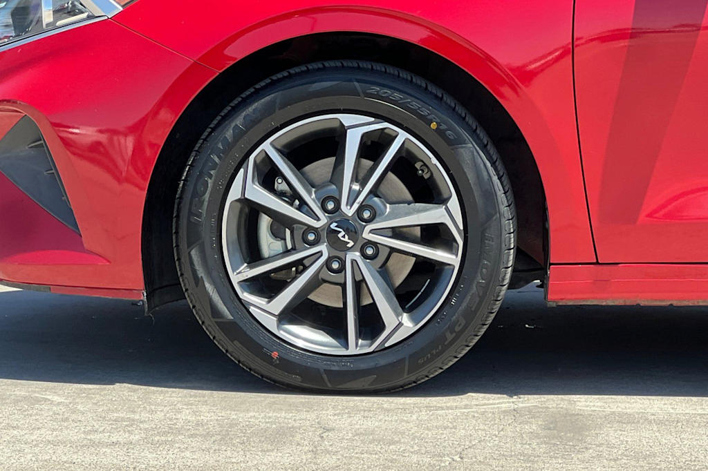 Thumbnail: 2023 Kia Forte - 8