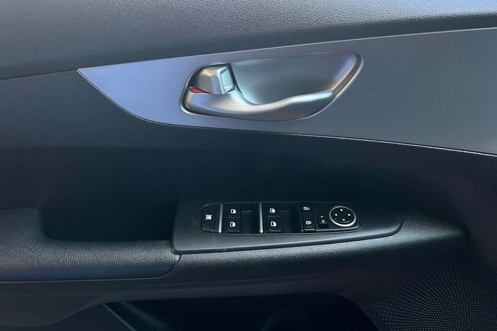 Thumbnail: 2023 Kia Forte - 22
