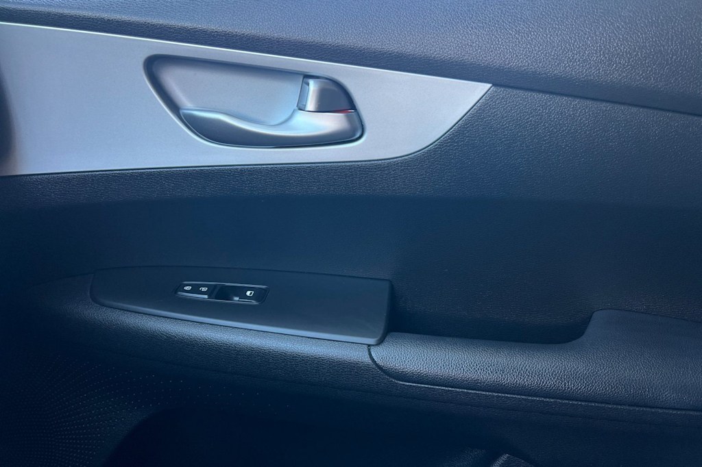 Thumbnail: 2023 Kia Forte - 24