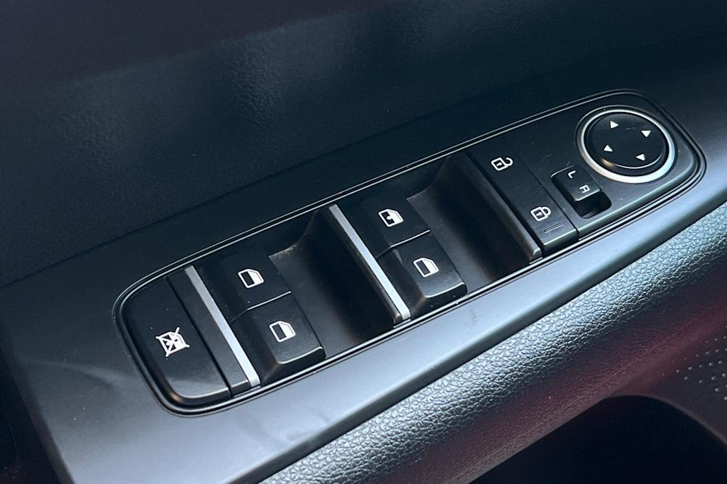 Thumbnail: 2023 Kia Forte - 23