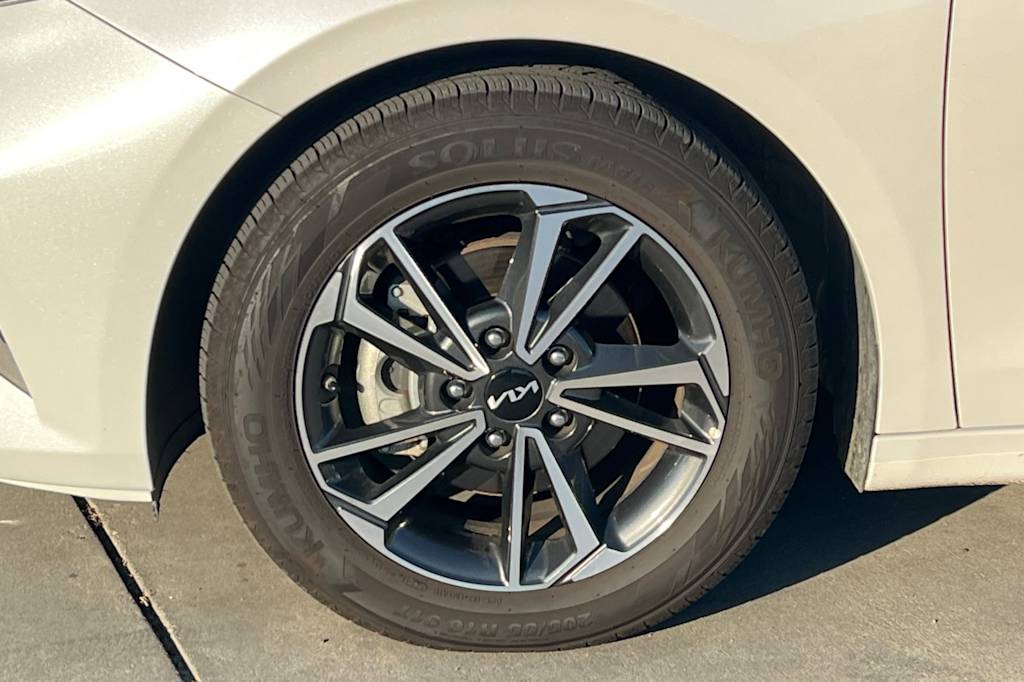 Thumbnail: 2023 Kia Forte - 8