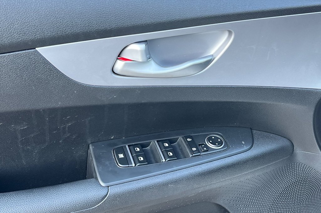 Thumbnail: 2023 Kia Forte - 23