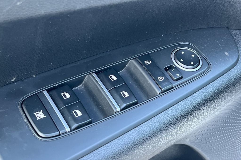 Thumbnail: 2023 Kia Forte - 24