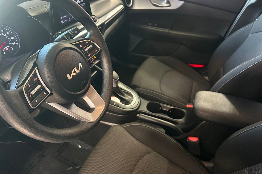 Thumbnail: 2023 Kia Forte - 9