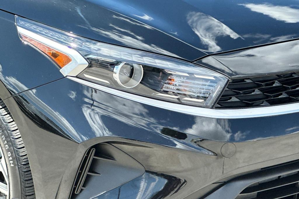 Thumbnail: 2023 Kia Forte - 32