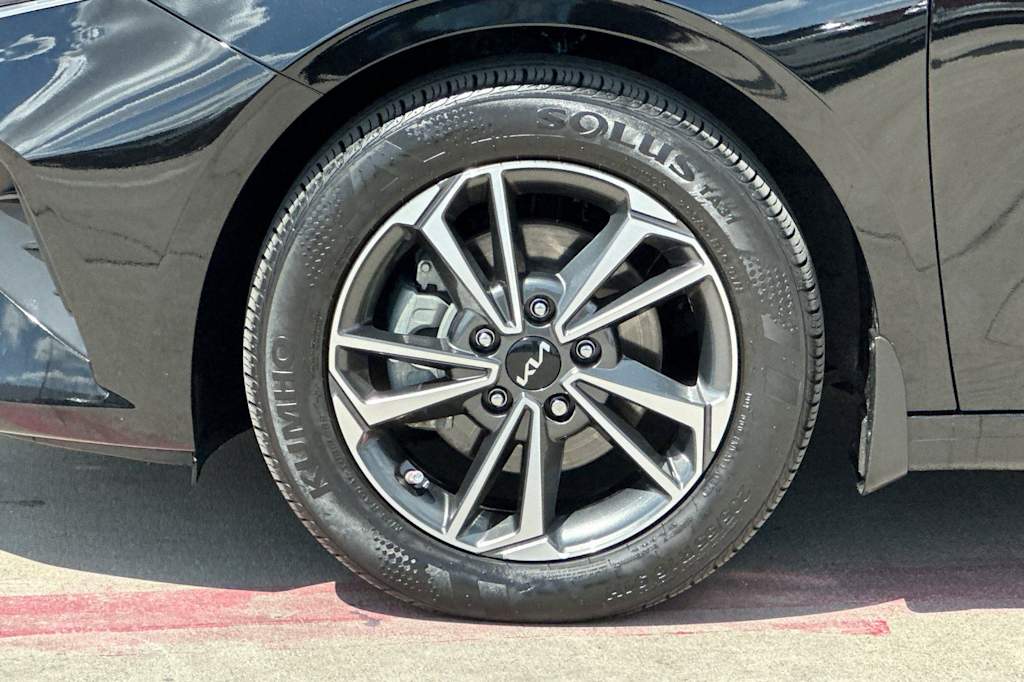 Thumbnail: 2023 Kia Forte - 8