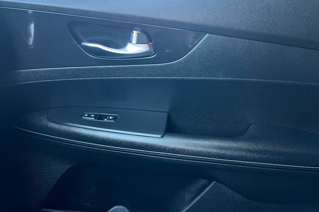 Thumbnail: 2021 Kia Forte - 24
