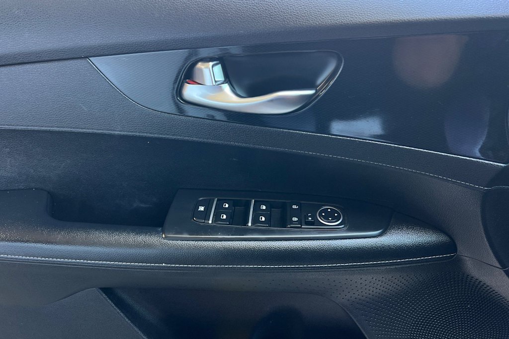 Thumbnail: 2021 Kia Forte - 22