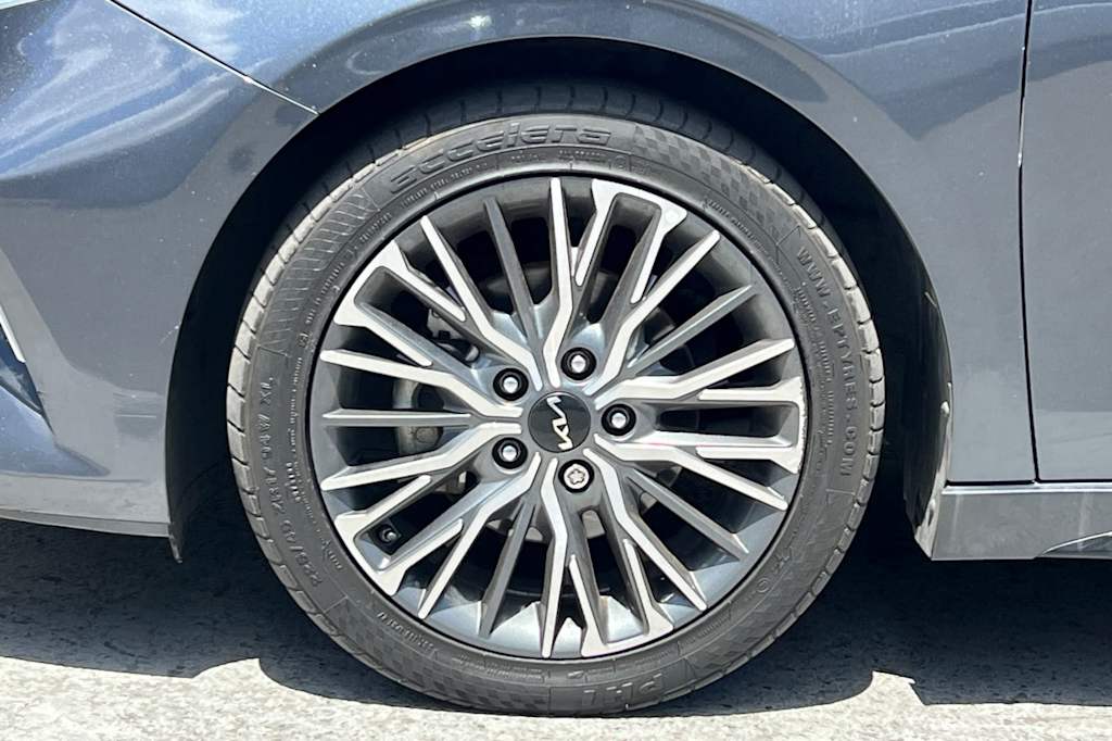 Thumbnail: 2022 Kia Forte - 8