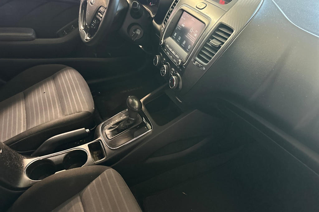Thumbnail: 2018 Kia Forte - 12