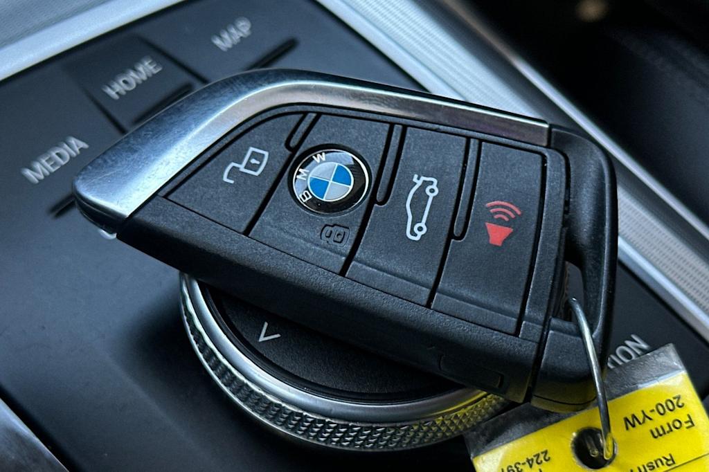 Thumbnail: 2022 BMW 3 Series - 17