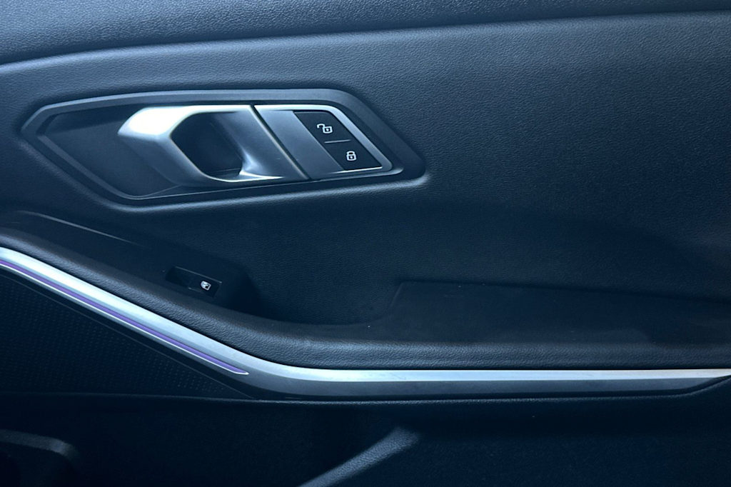 Thumbnail: 2022 BMW 3 Series - 25