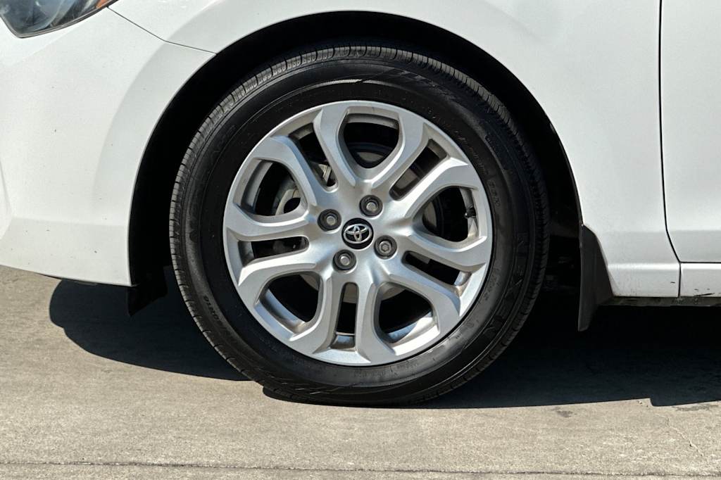 Thumbnail: 2018 Toyota Yaris iA - 8