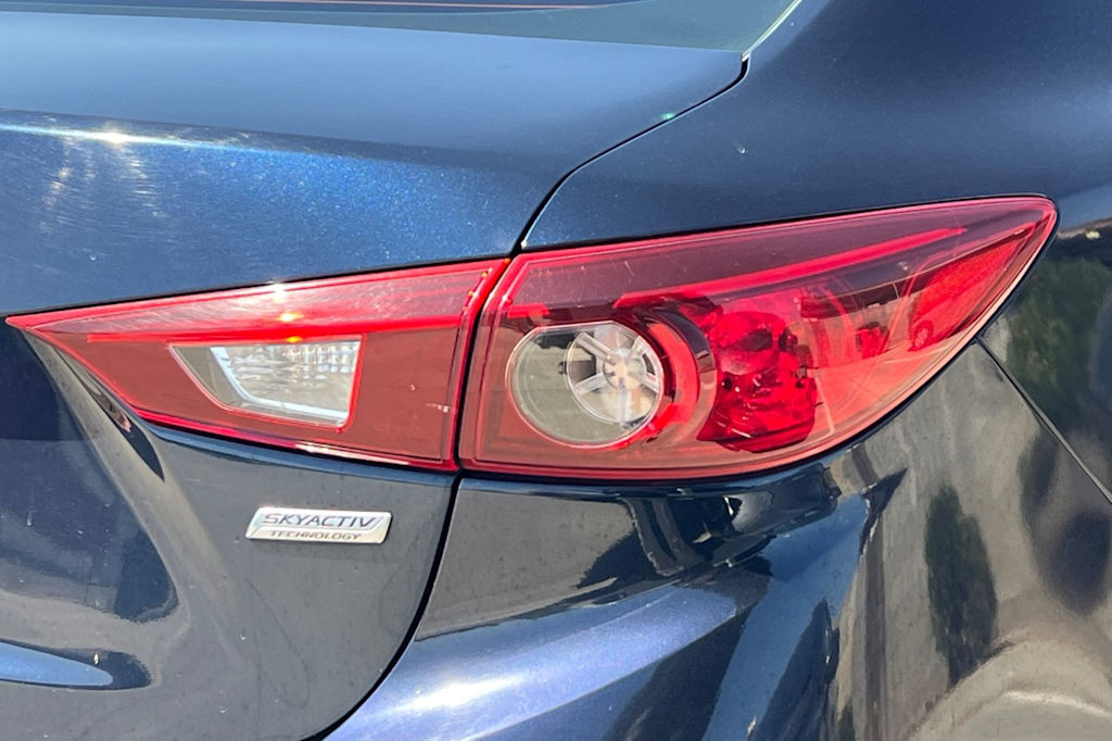 Thumbnail: 2018 Mazda Mazda3 - 21