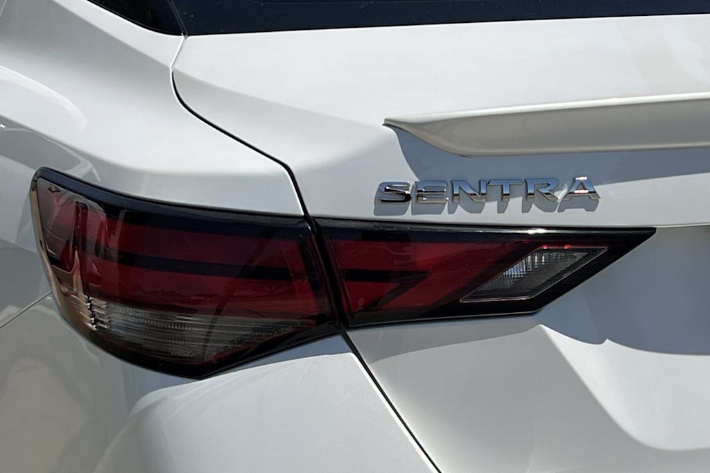 Thumbnail: 2021 Nissan Sentra - 25