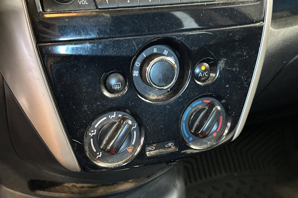 Thumbnail: 2016 Nissan Versa Note - 24