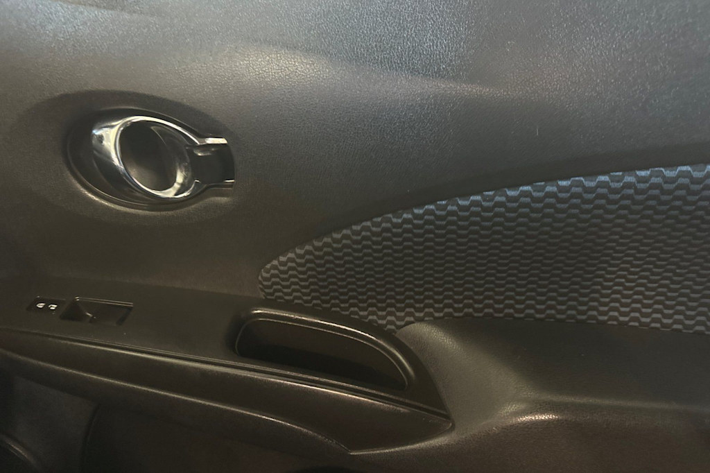 Thumbnail: 2016 Nissan Versa Note - 24