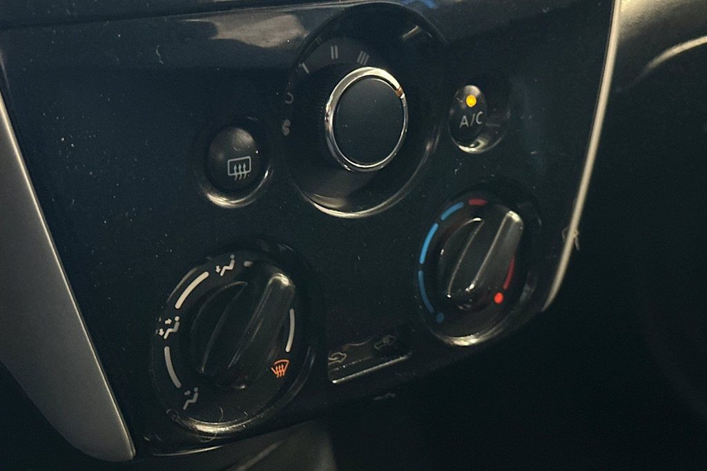 Thumbnail: 2016 Nissan Versa Note - 26