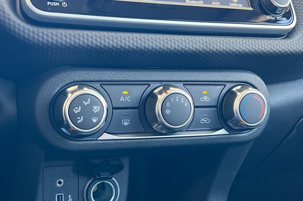 Thumbnail: 2025 Nissan Kicks - 25