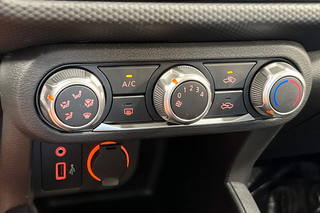 Thumbnail: 2025 Nissan Kicks - 25