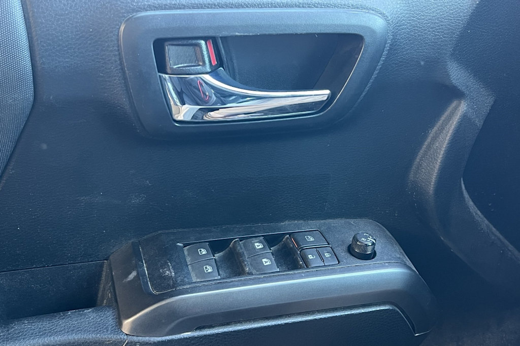 Thumbnail: 2019 Toyota Tacoma - 22