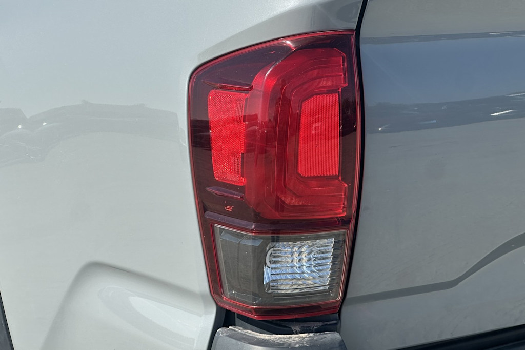 Thumbnail: 2019 Toyota Tacoma - 21