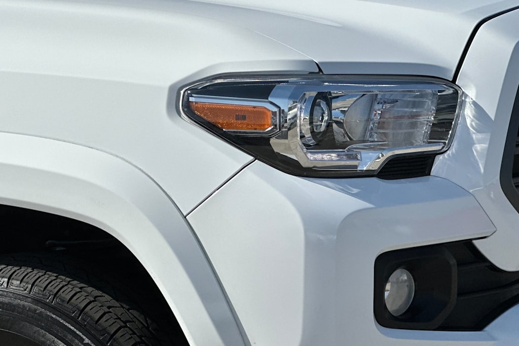 Thumbnail: 2023 Toyota Tacoma - 15