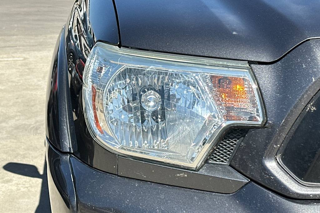 Thumbnail: 2015 Toyota Tacoma - 32