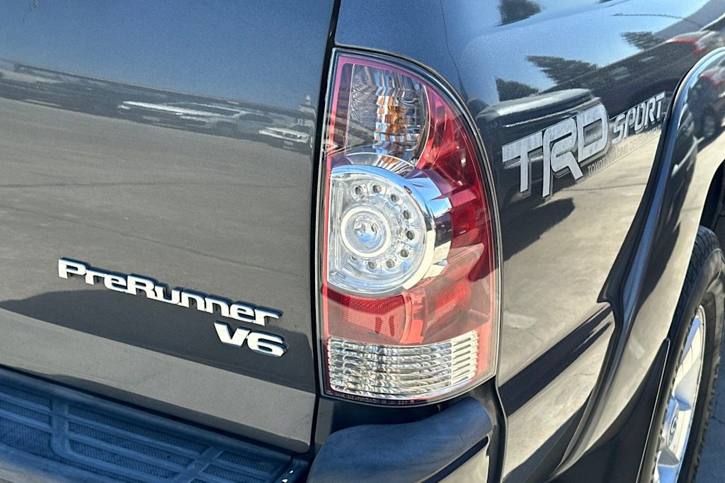 Thumbnail: 2015 Toyota Tacoma - 33