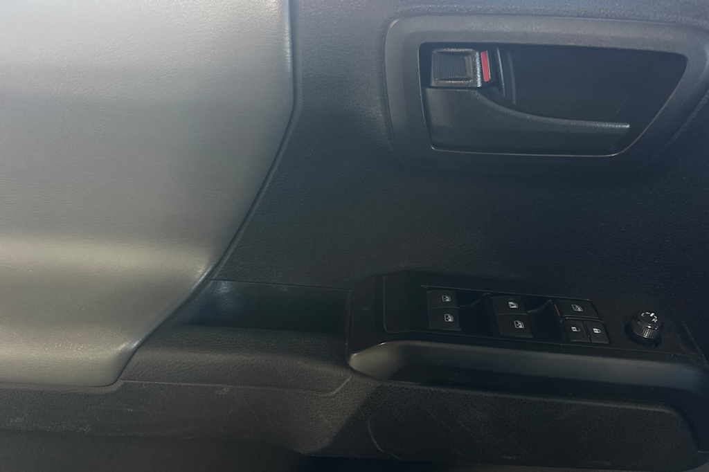 Thumbnail: 2021 Toyota Tacoma - 23