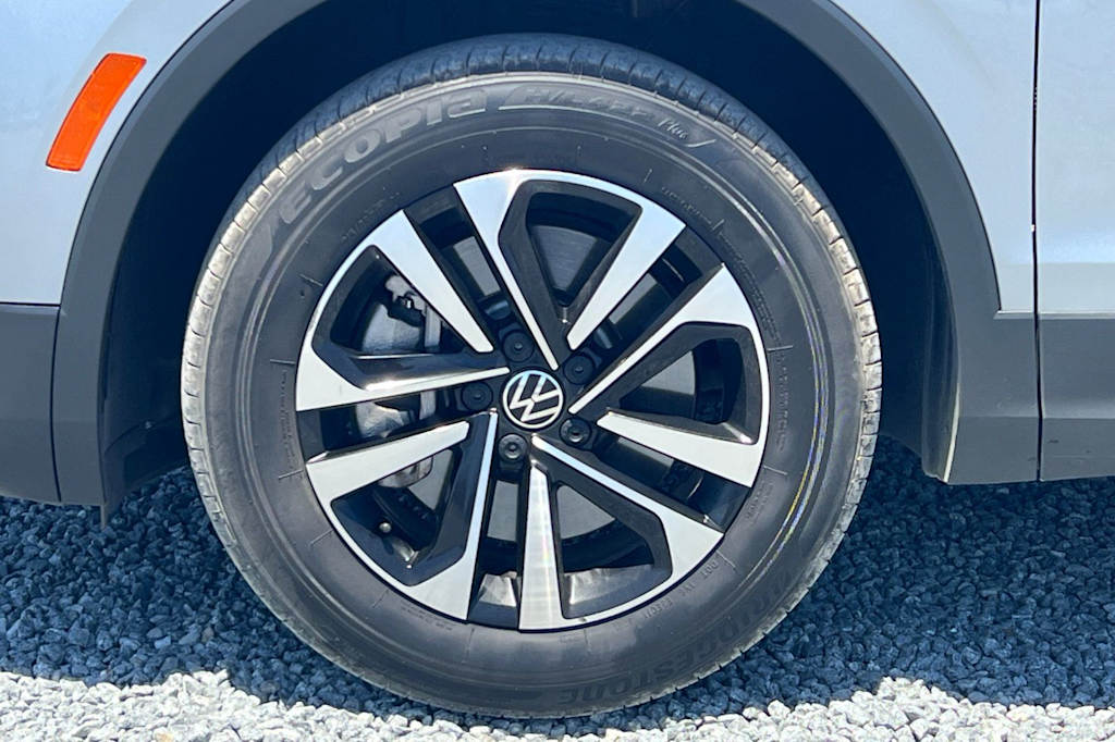 Thumbnail: 2022 Volkswagen Tiguan - 8
